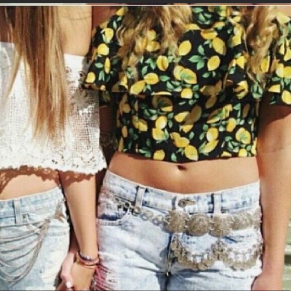 LF Lemon Print Cold Shoulder Ruffle Crop Top 🍋 - Picture 3 of 7